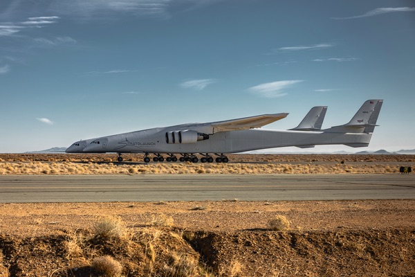 Stratolaunch plane